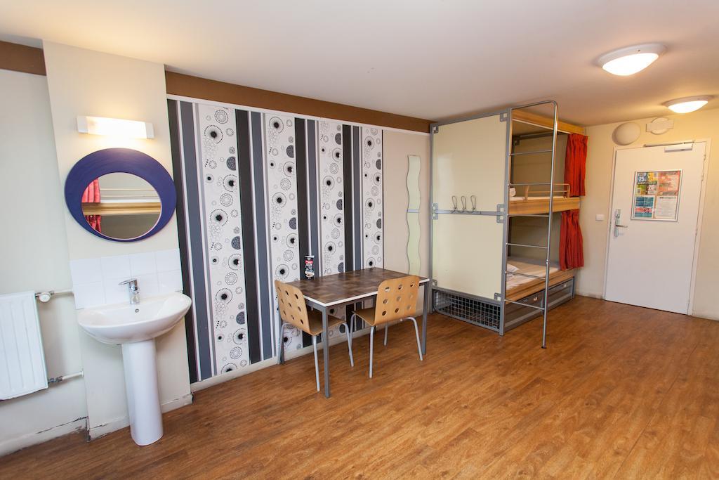 Bett im 8-Bett-Schlafsaal